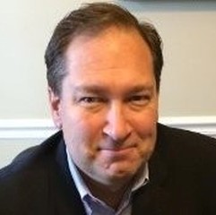 headshot for Thomas Anderson