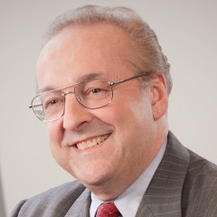 headshot for Dan Arnold