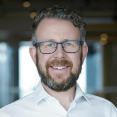 headshot for Ross Hodges