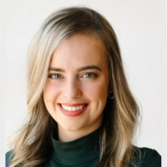 headshot for Kim Johnson