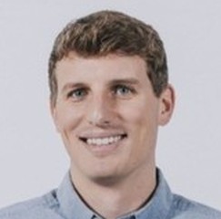 headshot for Dennis Krieger