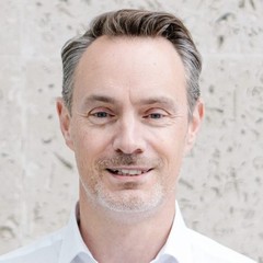 headshot for Robert Stark