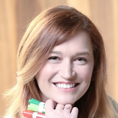 headshot for Carly Stoughton