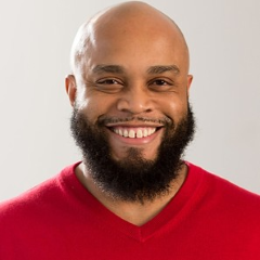 headshot for Thomas Jacobs